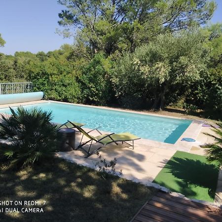 Proche Uzes Petit Gite Avec Grande Cuisine D'Ete Et Piscine Saint-Siffret Bagian luar foto