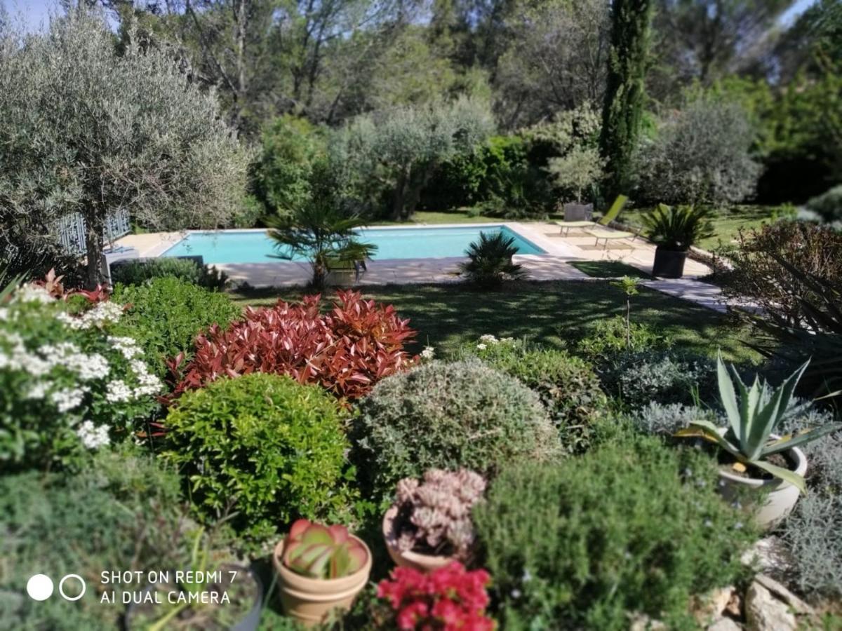 Proche Uzes Petit Gite Avec Grande Cuisine D'Ete Et Piscine Saint-Siffret Bagian luar foto