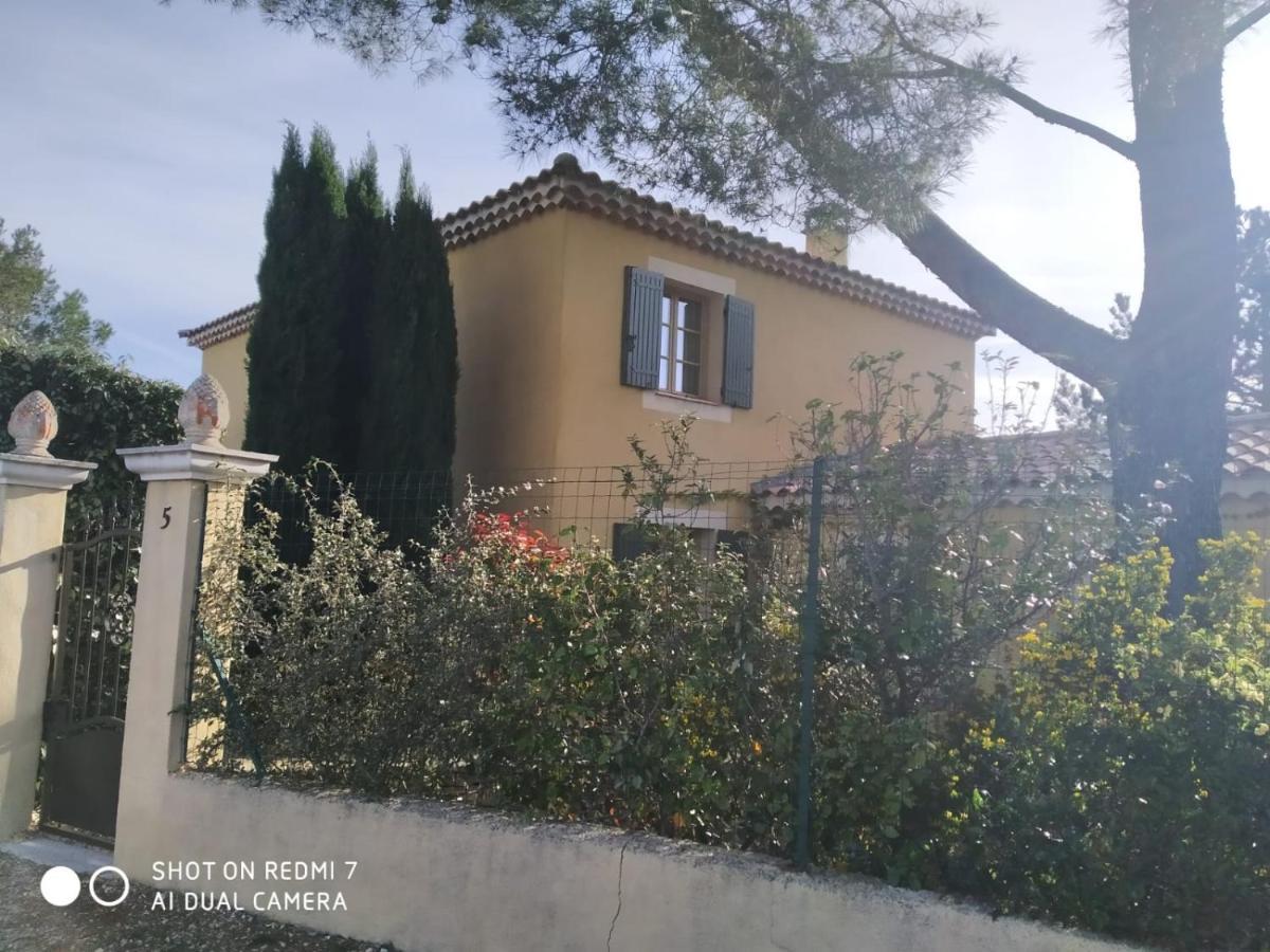 Proche Uzes Petit Gite Avec Grande Cuisine D'Ete Et Piscine Saint-Siffret Bagian luar foto