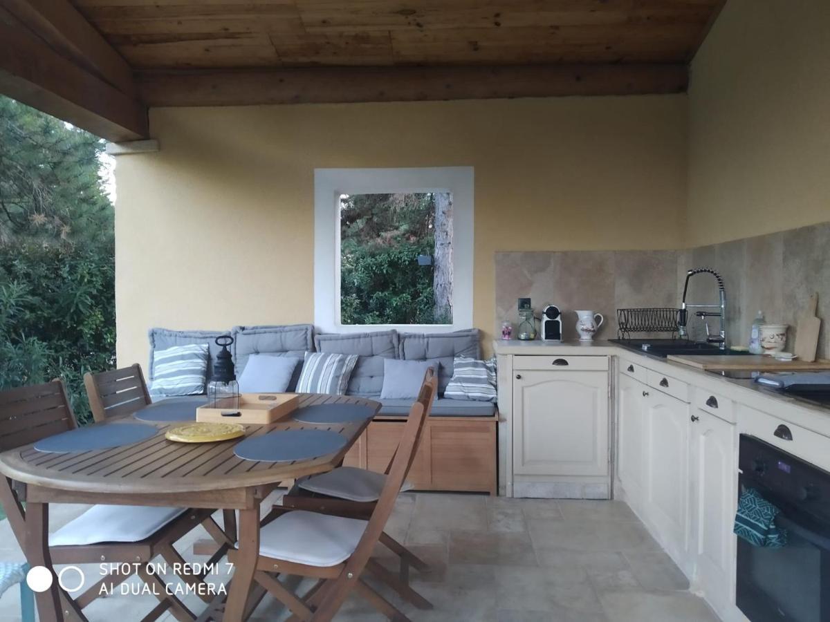 Proche Uzes Petit Gite Avec Grande Cuisine D'Ete Et Piscine Saint-Siffret Bagian luar foto