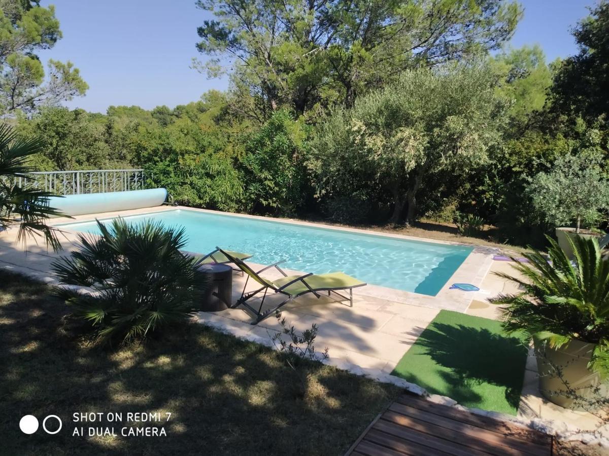 Proche Uzes Petit Gite Avec Grande Cuisine D'Ete Et Piscine Saint-Siffret Bagian luar foto