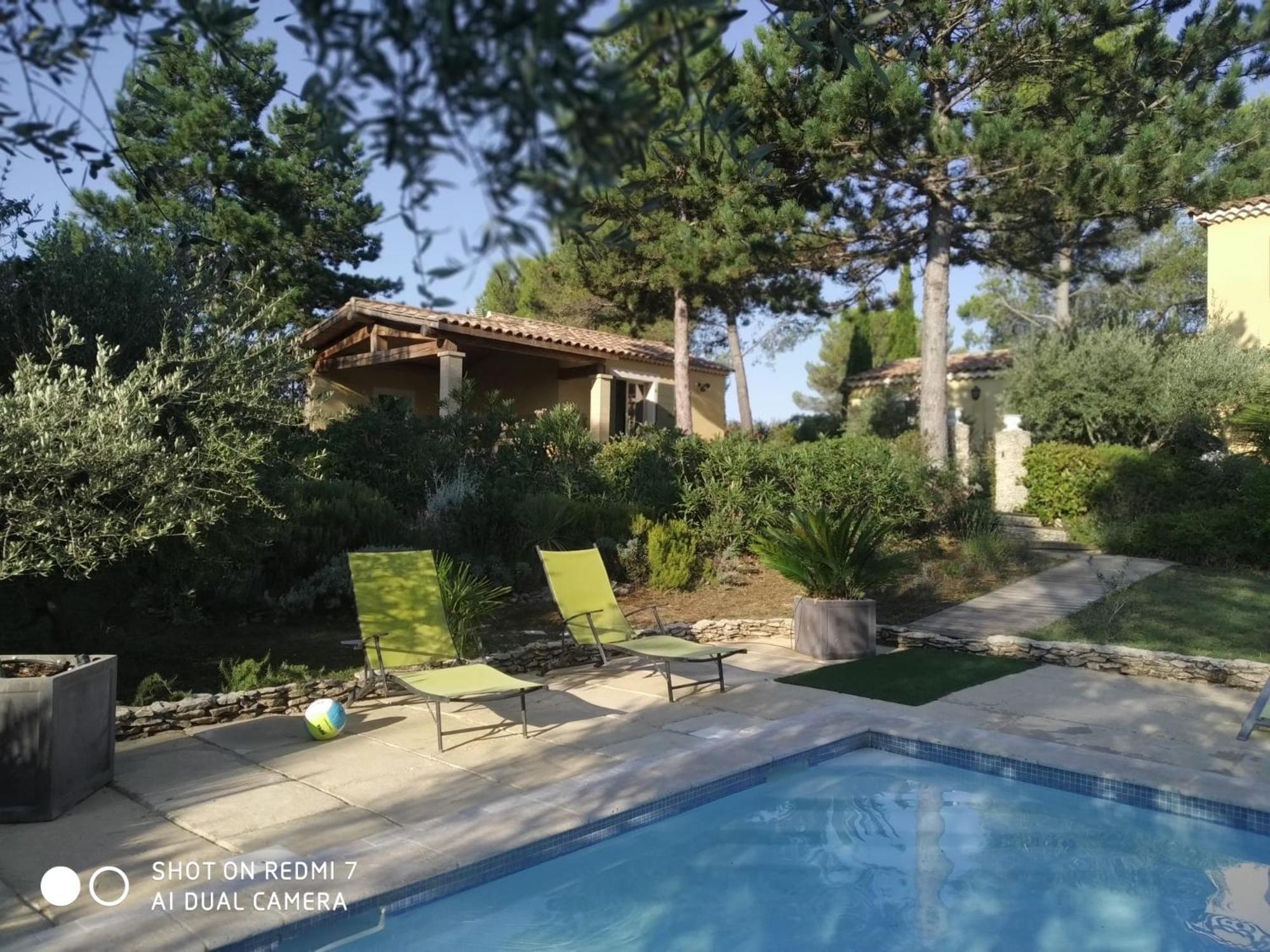 Proche Uzes Petit Gite Avec Grande Cuisine D'Ete Et Piscine Saint-Siffret Bagian luar foto